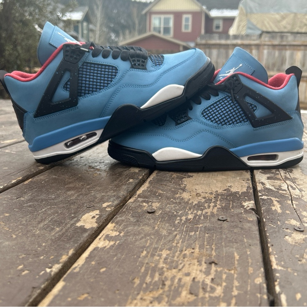 Travis Scott Jordan 4 used like, new